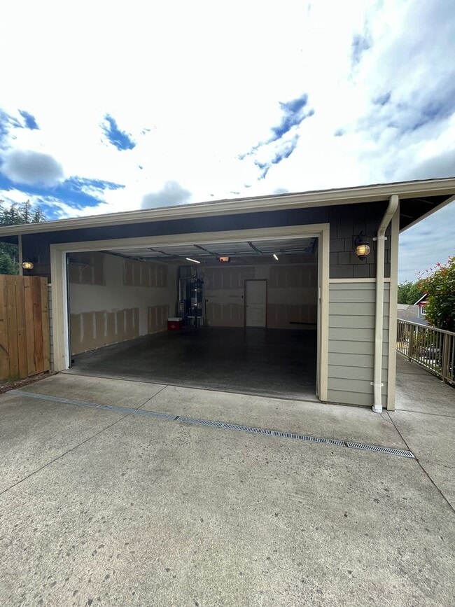 Photo - 3 Bed 2 Bath Single Story House Near Shopping and Schools