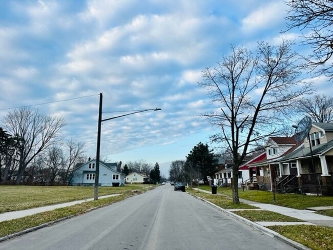 Photo - For Lease 4 Bedroom 2 Bath Section 8 Welcome