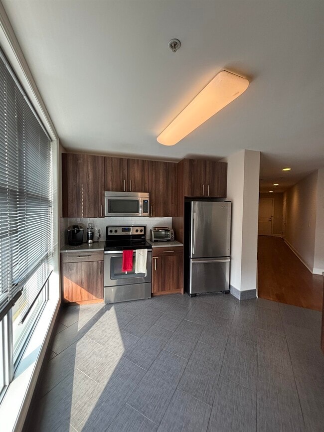 Photo - 100 Marshall St Unidad 205