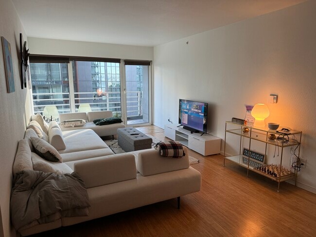 Building Photo - 1415 2nd Ave Unit 706