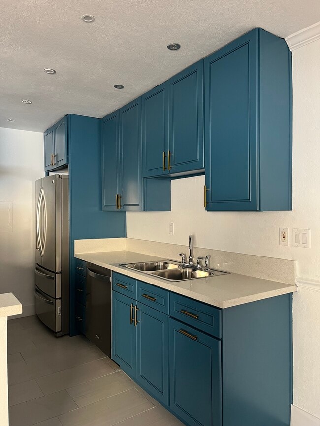 Photo - 5328 Newcastle Ave Unit #4