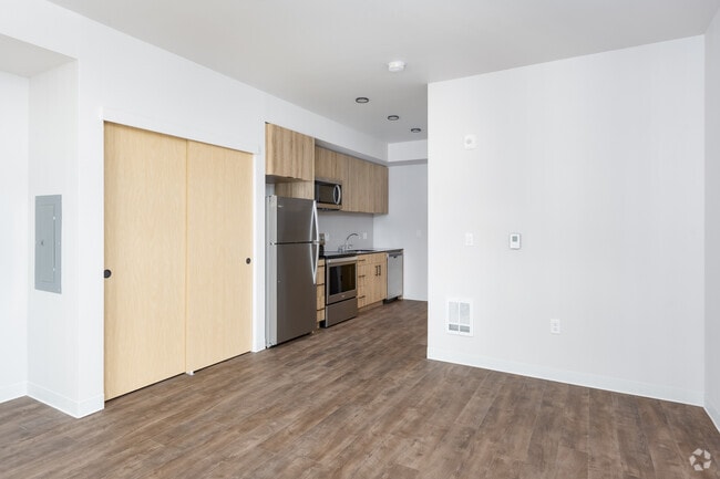 Studio, 1BA - 366-379SF