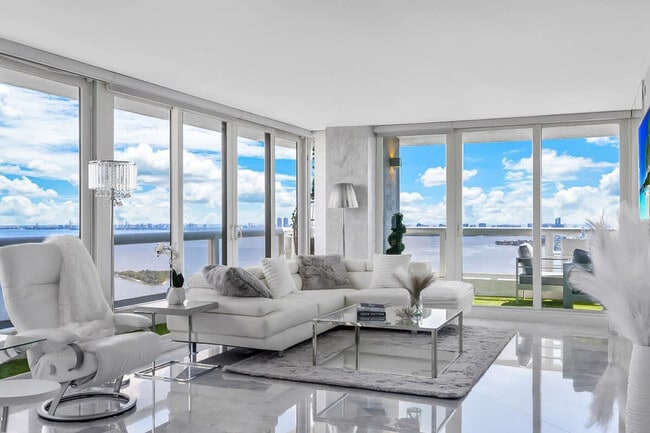 Building Photo - 1717 N Bayshore Dr Unit ID1054097P