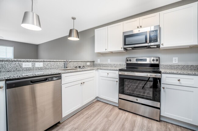 Kitchen - Stella's Place Apartments