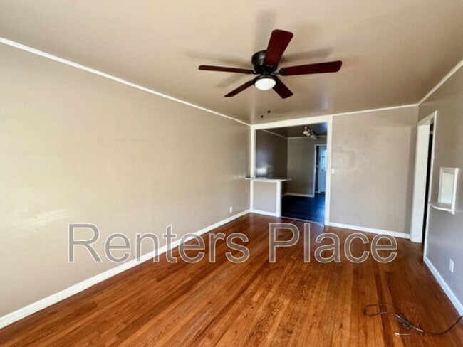 Photo - 957 E 37th Pl