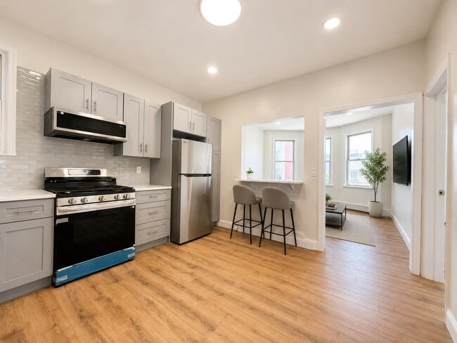 Building Photo - 892 Broadway Unit #2