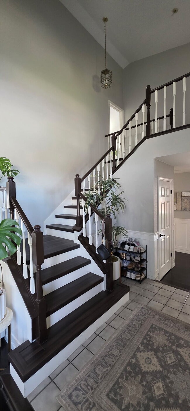 Photo - 430 Guinevere Ct