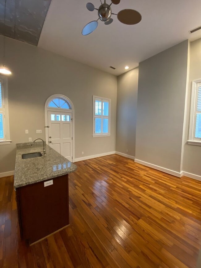 Photo - 729 Catherine St