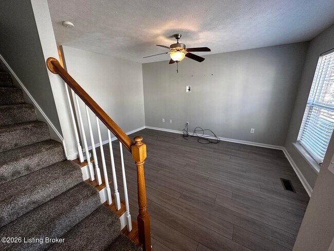 402 Clare Ln Unit 402