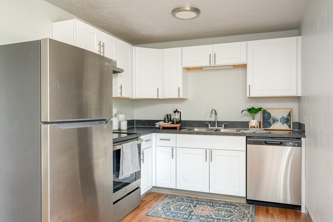 Pacific Village | Kitchen - Pacific Village