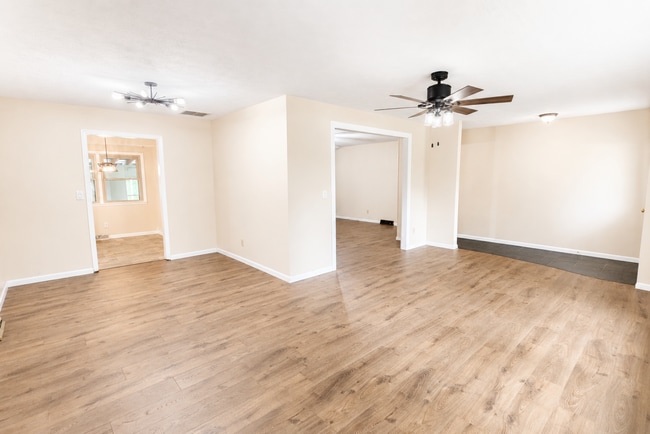 Photo - 1321 E Walnut Lawn St