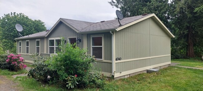 Photo - Three Bedroom Home w/ Three Bay Garage in Deming!