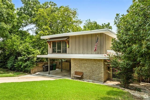 Building Photo - 2733 Sandage Ave Rental