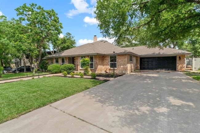 Photo - 801 Lime Rock Dr