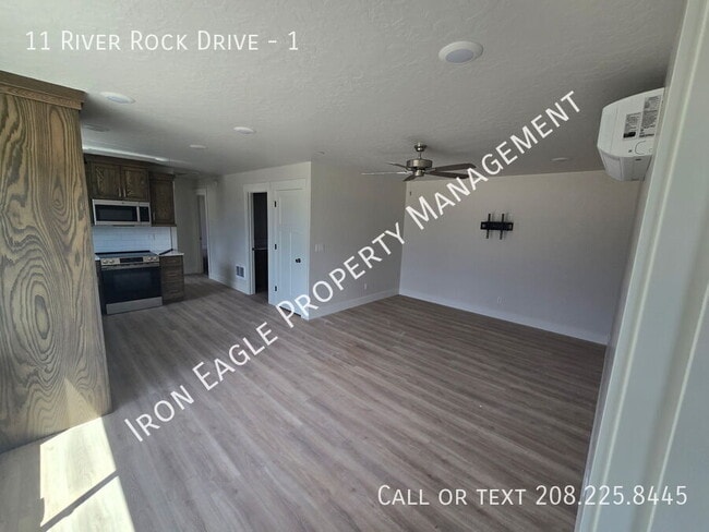 Photo - 11 River Rock Dr