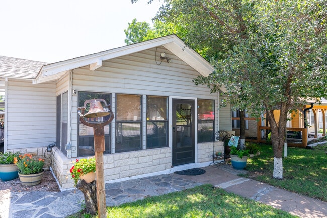 Photo - 1349 Meander St