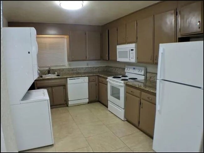 Photo - 818 W 1st St Unit 818 1/2 House