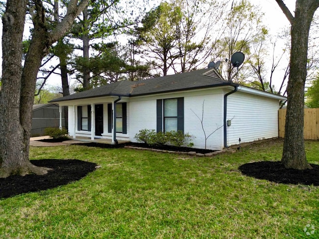 Building Photo - 925 Greenview Rd Rental