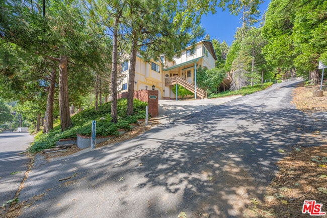 Photo - 676 Zurich Dr