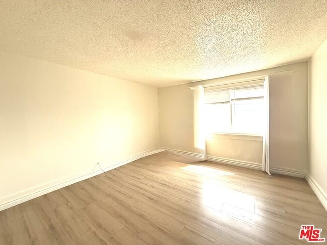 Photo - 1633 S New Hampshire Ave