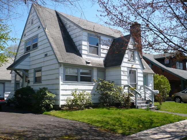 Building Photo - 1631li Unit 1/2