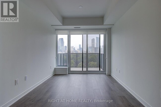 Photo - 10 Oak St Unit 907