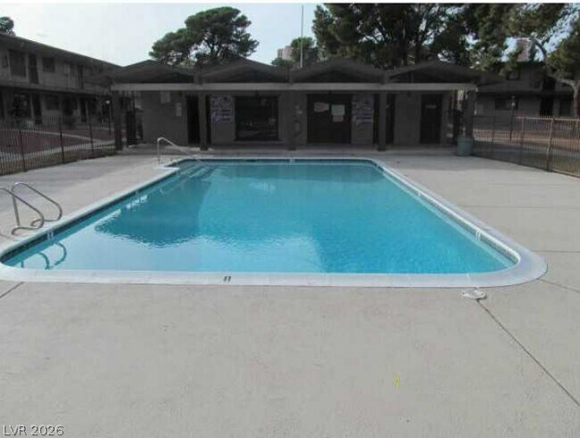 3720 Royal Crest St Unidad 14