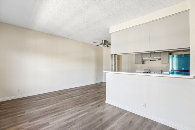 8541 Foothill Blvd., Sunland