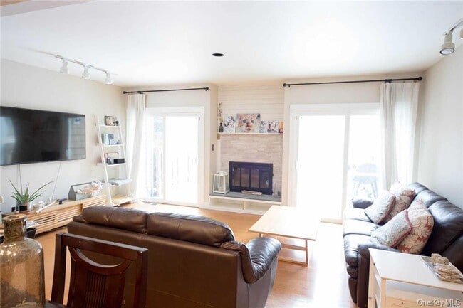 Photo - 29 Woodlake Dr E