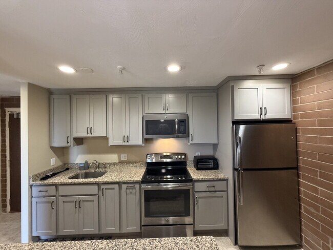 Modern & furnished studio unit available NOW!