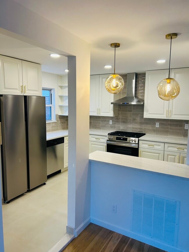 Photo - 2731 E 65th St