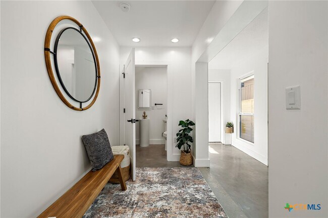 Photo - 1210 Angelina St