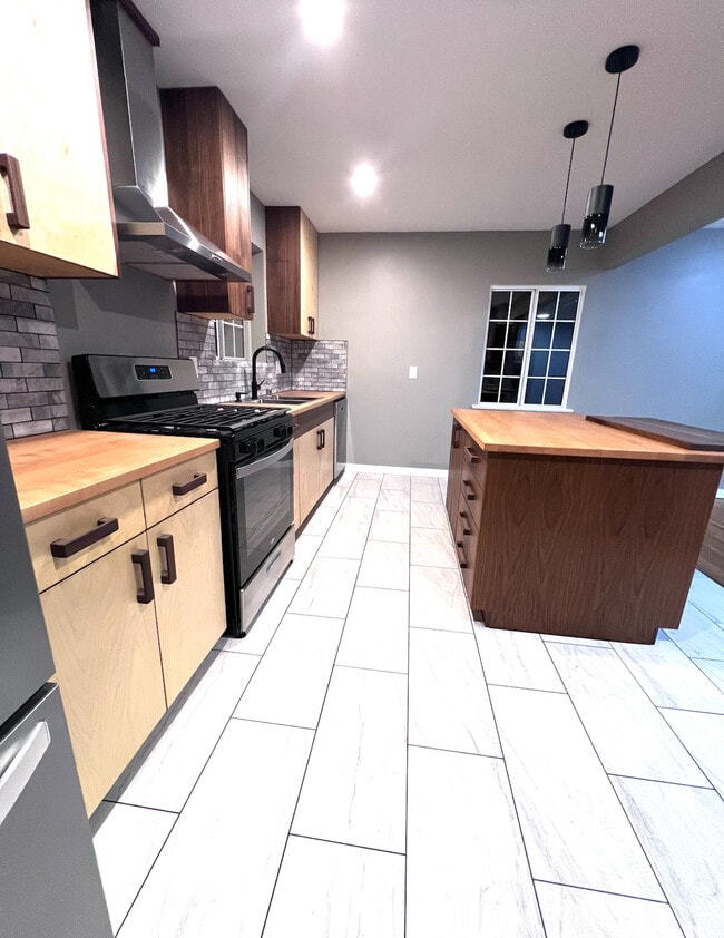 Photo - 3547 E Green St Unit A