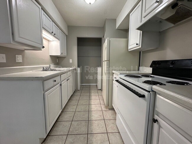 Photo - 403 Woodhenge Dr