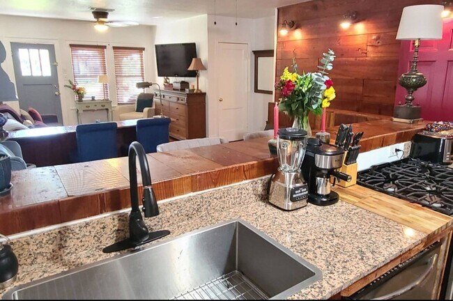 Photo - 1427 Munger St