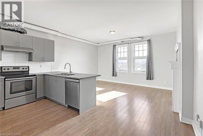 Photo - 657 Barton St E Unit 302