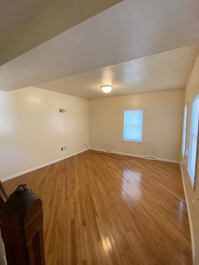 Photo - 314 Eicher Ave