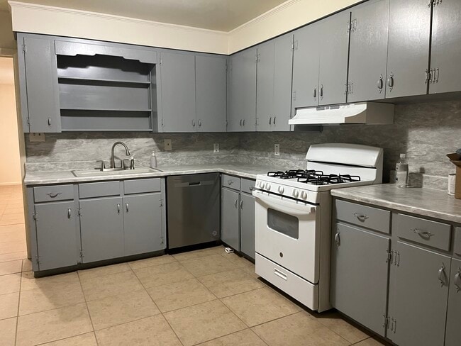 4212 N Locust St Unit 4212 North Locust St