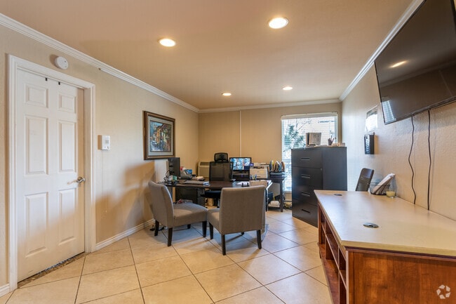 Leasing Office