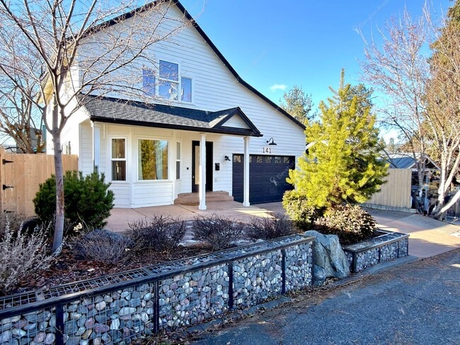 Photo - Find a piece of serenity in Historic Old Bend! (Unfurnished)