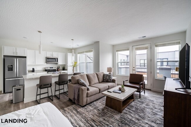 Building Photo - 210 W 5th Ave