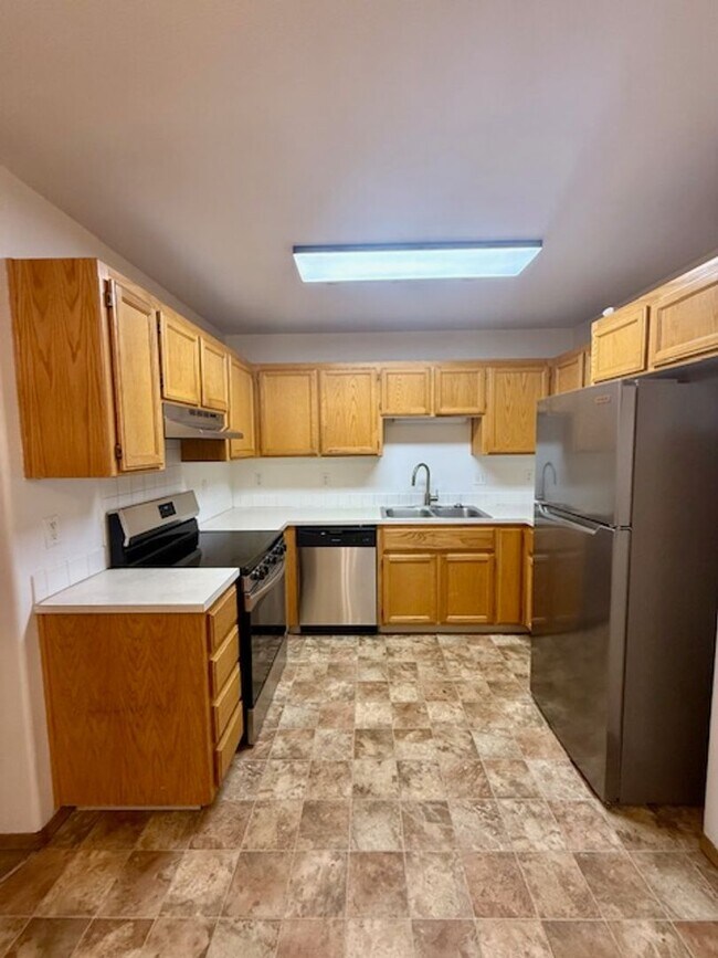 Building Photo - 1290 NW Knoxville Blvd Unit B