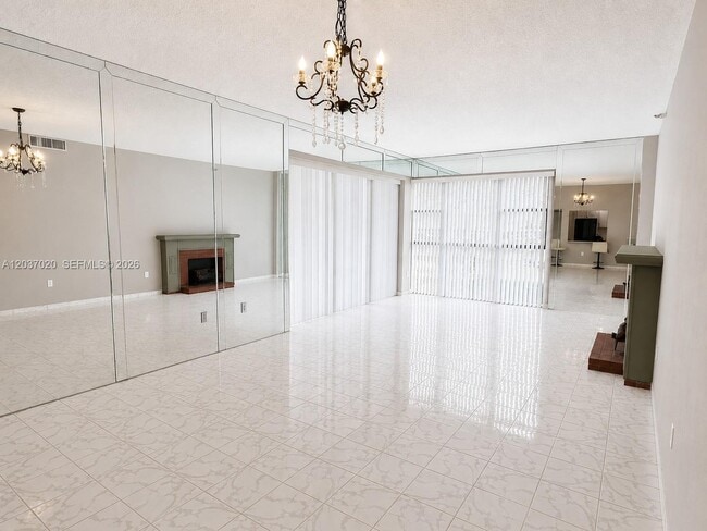 Building Photo - 20505 E Country Club Dr Unit 138