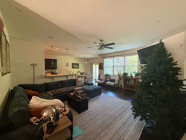 Photo - 530 Whitworth Ln