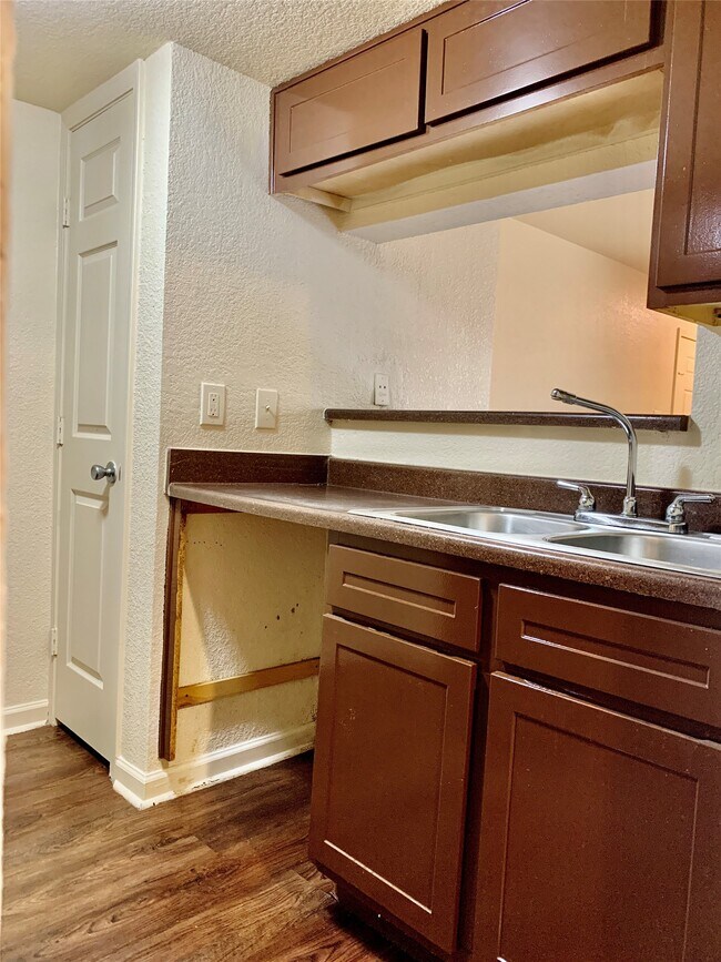 Photo - 8100 Creekbend Dr Unit 157