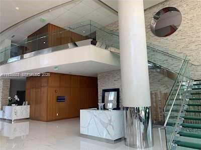 Building Photo - 41 SE 5th St Unit 1517