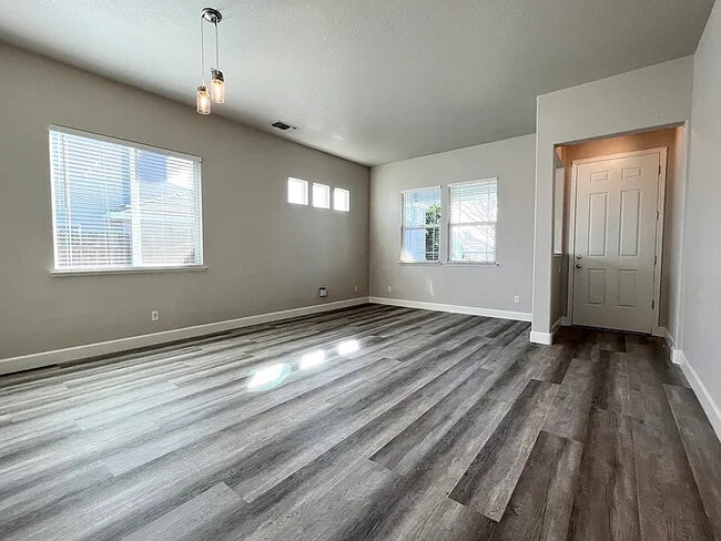 Photo - Stunning 4 bedroom 2 bathroom home in Linc...