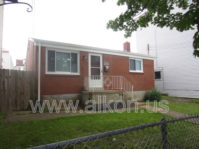 Building Photo - 4785 Yew St Rental