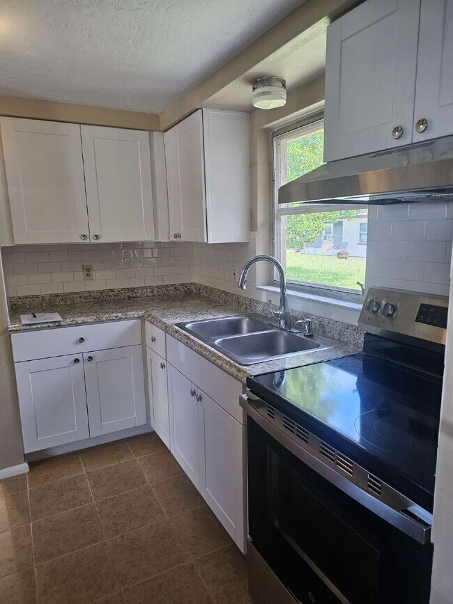 Photo - Bright & open 1 bedroom, 1 bath with scree...