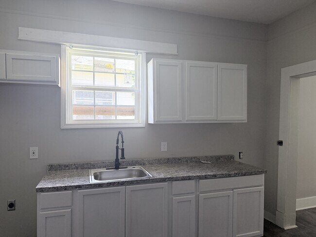 Photo - 765 Grand St